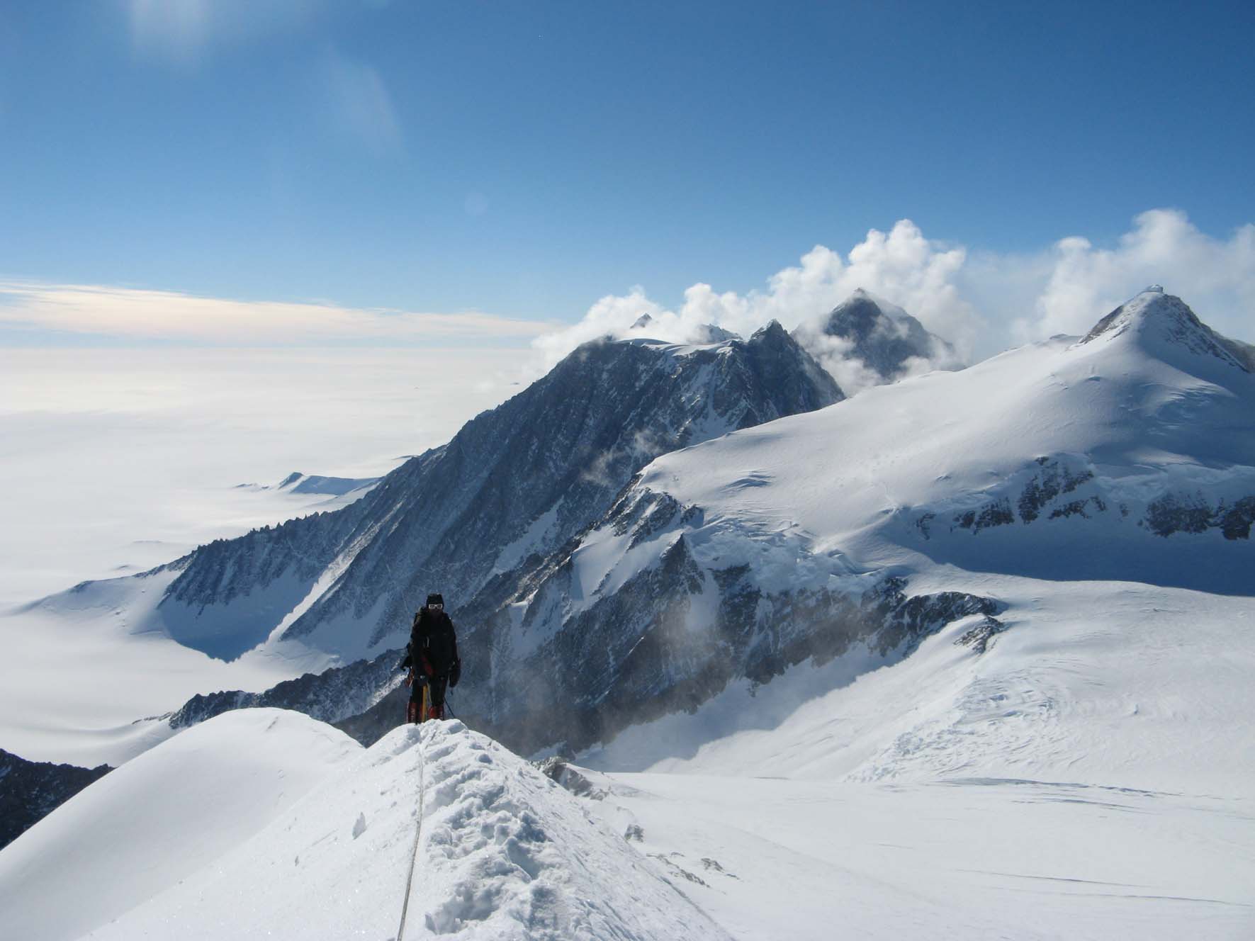 Mountain 18. Пик Винсон. Пик Винсон гора. Антарктида гора Винсон. Гора массив Винсон.